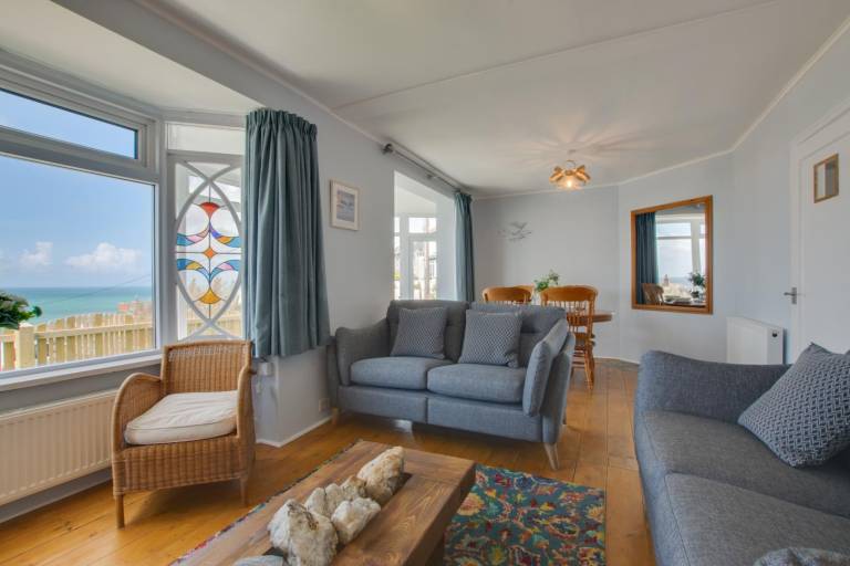 Vacation home with BBQ & garden | Water view in Helston