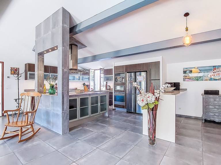 Fully equipped vacation home with yard, BBQ & patio | Pets are welcome — photo 3
