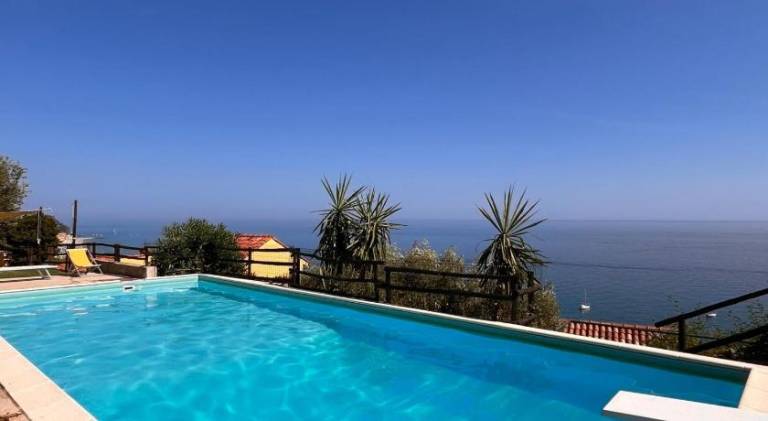 Holiday apartment with pool — photo 3