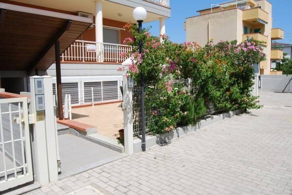 Holiday apartment with private pool — photo 2