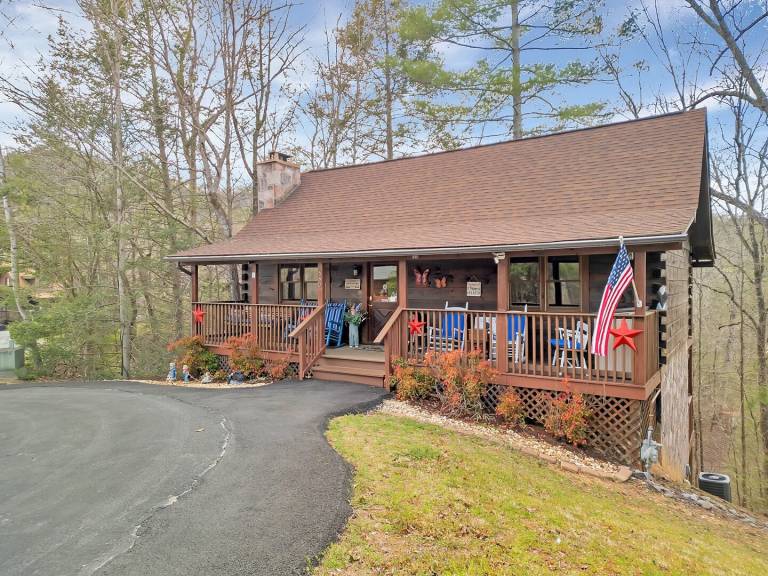 Cabin with private pool — photo 2
