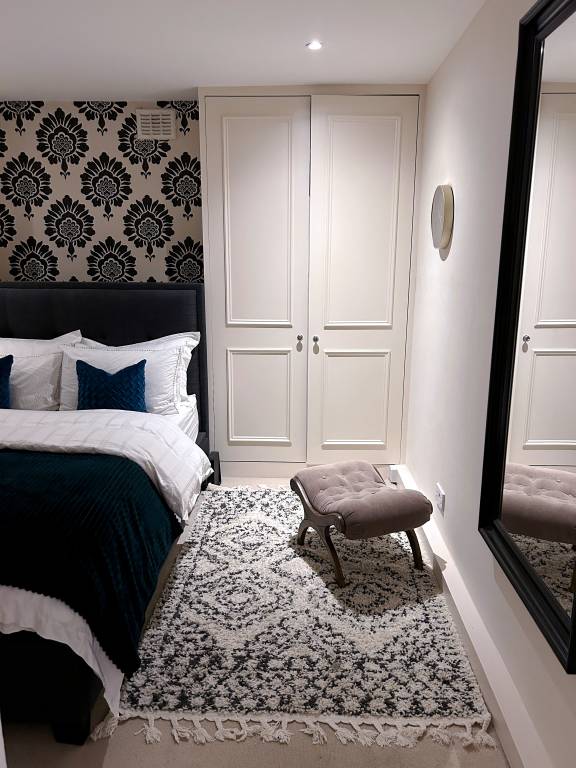 Charming Chelsea 1 bedroom garden flat