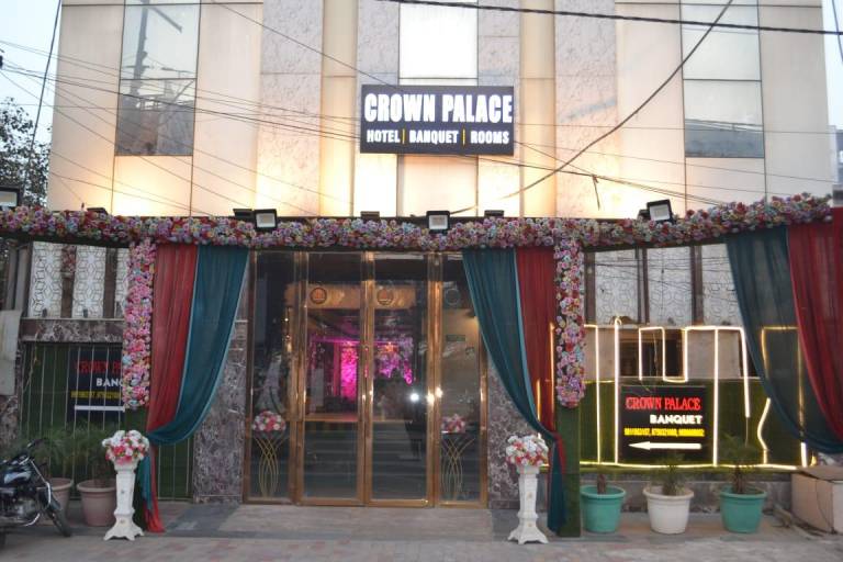 Hotel Crown Palace Hotel in Vasundhara