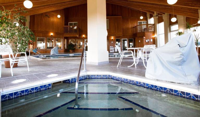 Ten Pin Inn & Suites — photo 4