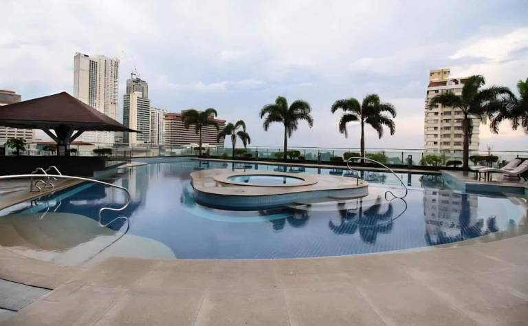 Apartment with pool — photo 3