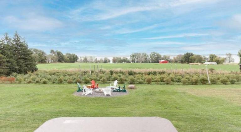 Waterfront with Hot Tub Joanie's Farmhouse in Prince Edward, ON