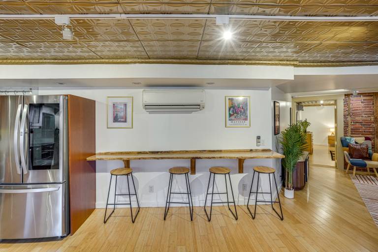 Walk to Athens Riverfront Park! Modern-Retro Apt — photo 3