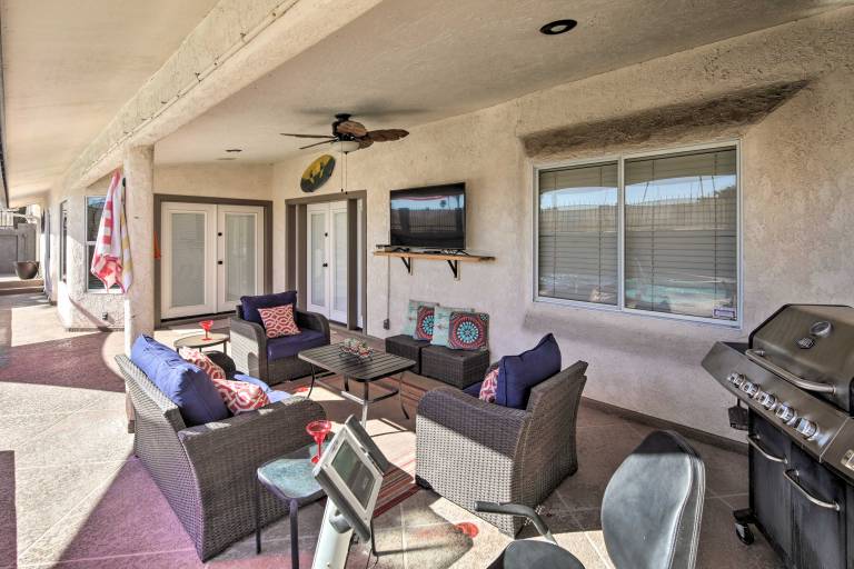 Lake Havasu Home: Heated Pool & Golf Course Views — photo 2