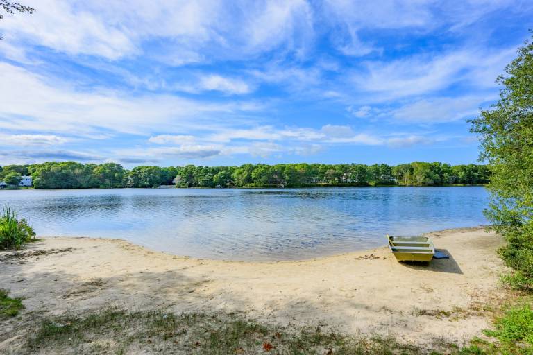 Turtle Cove Cottage: Steps to Long Pond Beach — photo 3