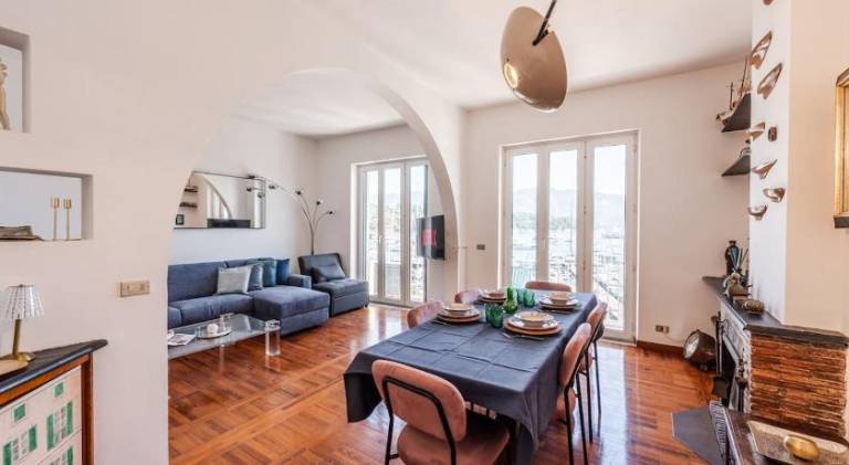 Sea View Home - Steps to Sea - AC - WiFi - Center — photo 4