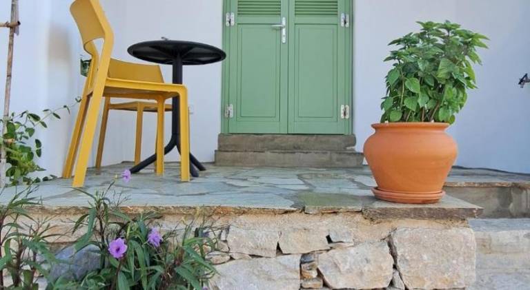 Apartment with patio — photo 2