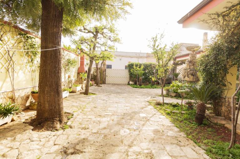 Vacation home with terrace, BBQ & yard | Beach nearby | Pet-friendly in Porto Cesareo