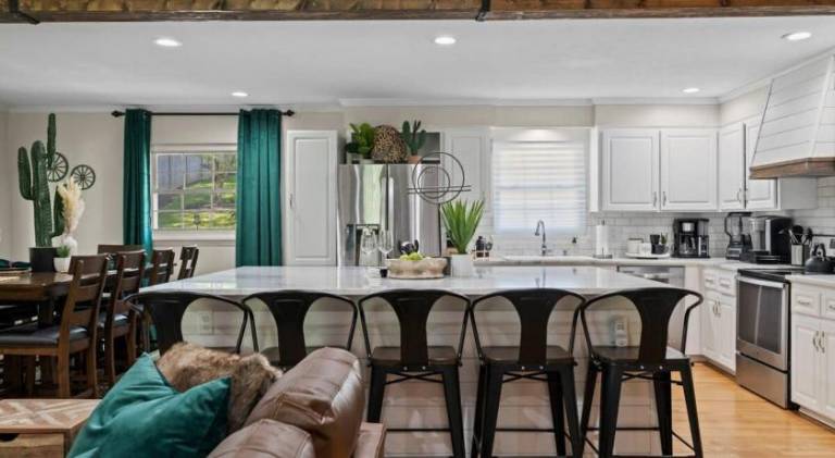 Vacation home with pool | Perfect for remote work | Pets are welcome — photo 4