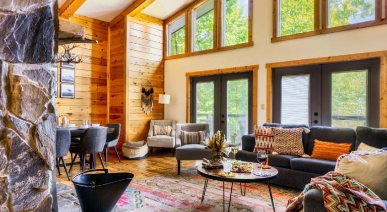 Chalet with pool & hot tub in Gatlinburg, TN
