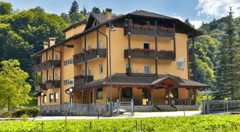 Holiday apartment with terrace & garden | Suitable for remote work in Comano Terme