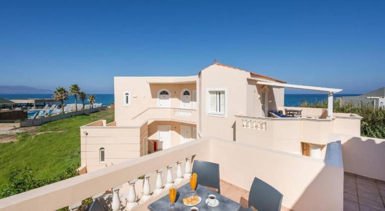 Serviced apartment with yard, patio & pool | Close to the beach | Pet-friendly — photo 5