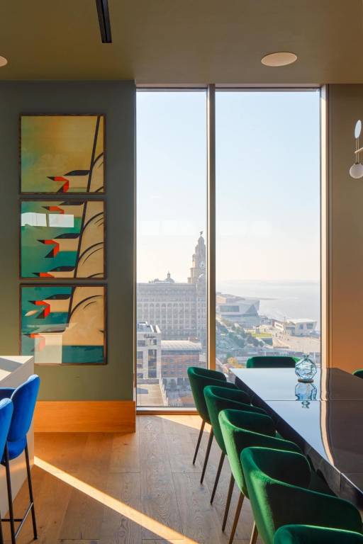 Serviced apartment with terrace & barbeque | Close to Pier Head | Perfect for remote work — photo 3