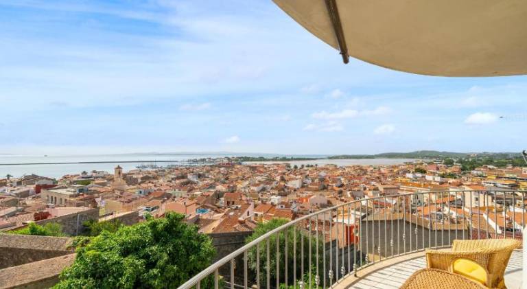 Rental apartment with terrace in Carloforte