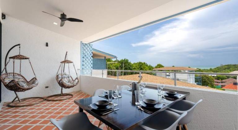 Rental apartment with barbecue, patio & pool — photo 5