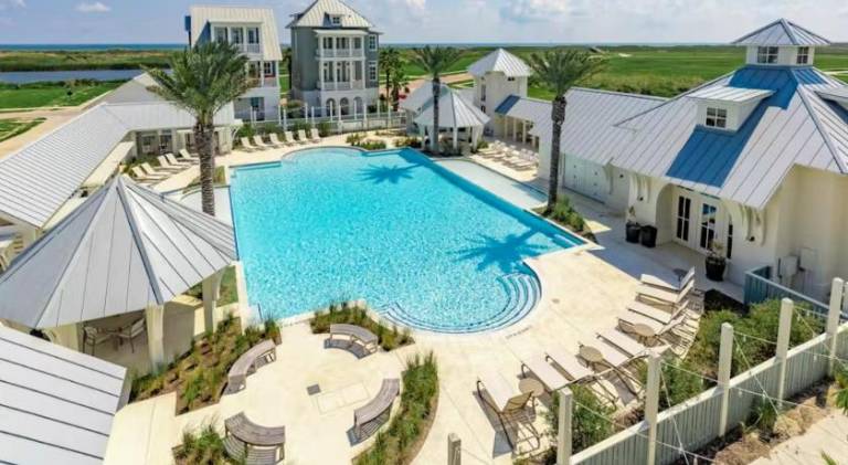 Big vacation home with pool | Close to the beach | Pets are welcome — photo 3