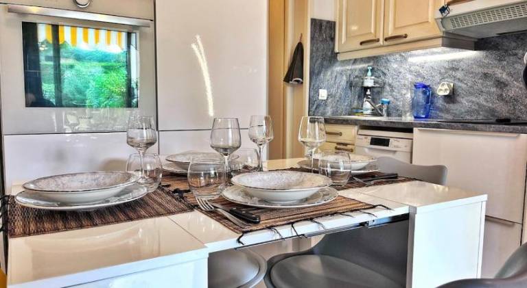Holiday apartment with private pool, yard & terrace — photo 4