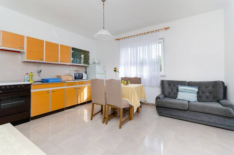 Beautiful apartment with yard, terrace & grill | Garden view | Pet-friendly — photo 4