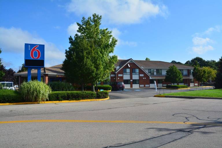 Motel6 Newport, RI in Melville, MA