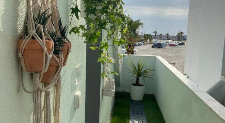 Apartment with terrace & yard — photo 4