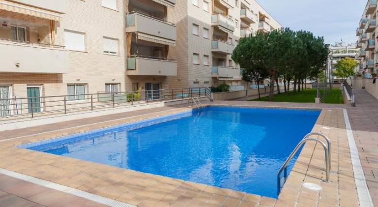Rental apartment with patio & pool | Beach nearby | Good for workation | Pet-friendly in Lloret de Mar
