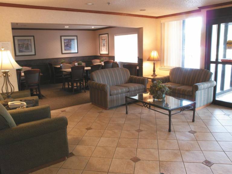 La Quinta Inn & Suites by Wyndham Stevens Point — photo 3