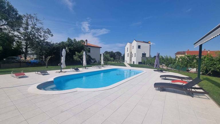 Holiday apartment with air conditioning, outdoor pool and sea view balcony in Omisalj