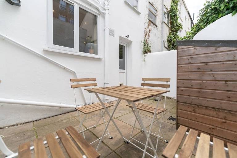 Children-friendly vacation home with garden | Close to British Airways i360 | Pet-friendly — photo 4