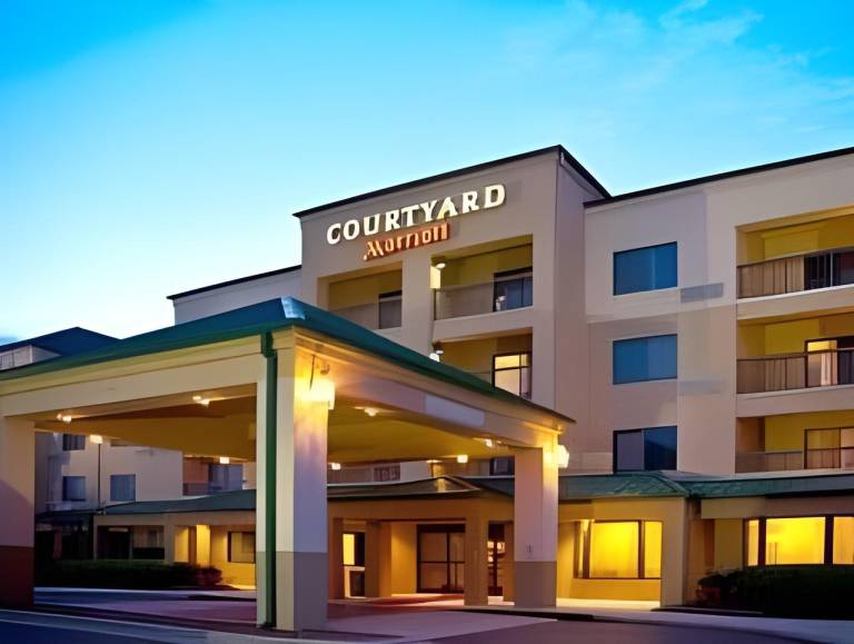 Courtyard by Marriott Burlington in Burlington, NC
