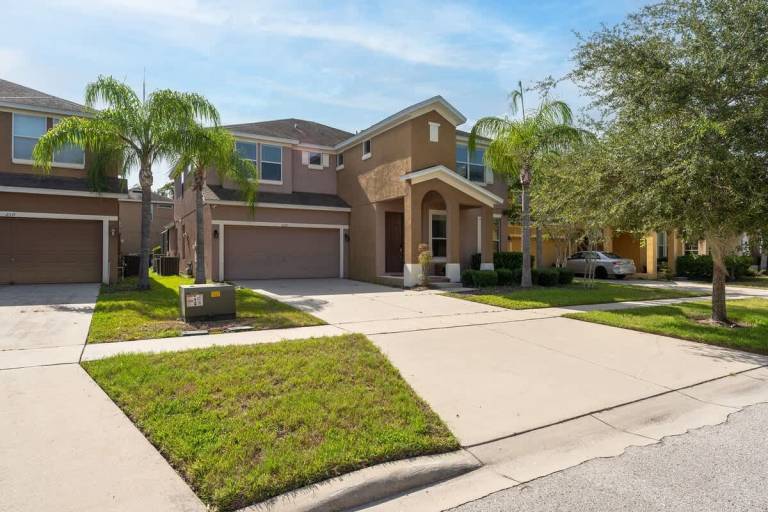Fully equipped lovely villa with yard, private pool & hot tub | Dogs allowed — photo 4