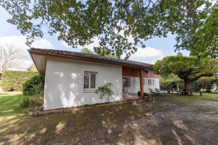 Gite with garden, BBQ & patio — photo 3