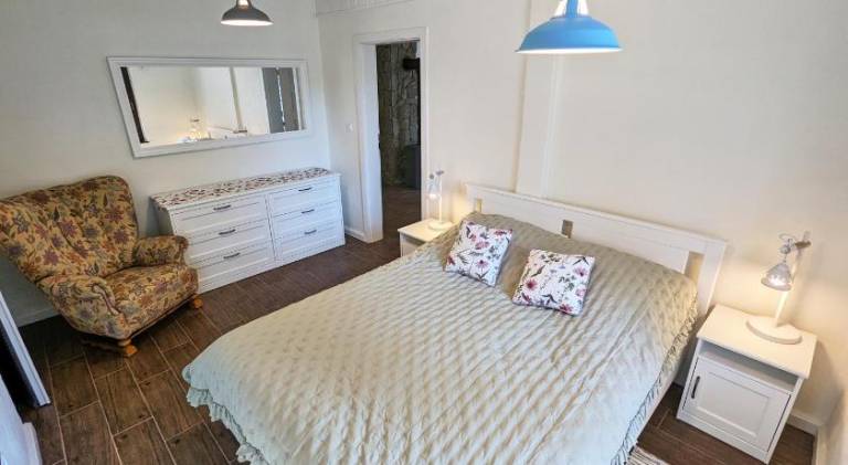 Lovely lodge with patio, yard & BBQ | Dogs allowed — photo 2