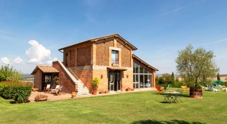 Beautiful house with yard, pool & terrace | Perfect for remote work | Pets allowed — photo 3