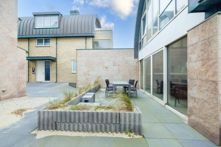 Holiday home with sunny garden and by the sea