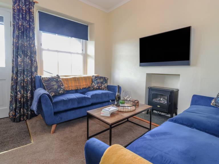 Fully equipped nice cottage with patio & yard | Pets are welcome — photo 3