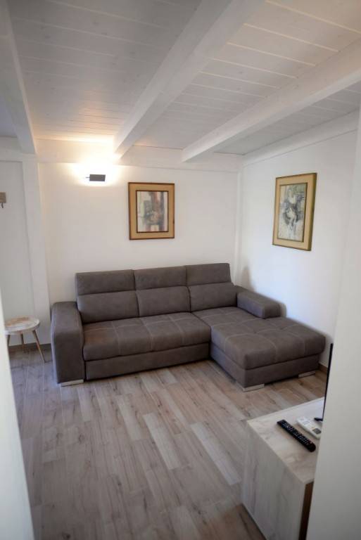 Apartment with yard — photo 3