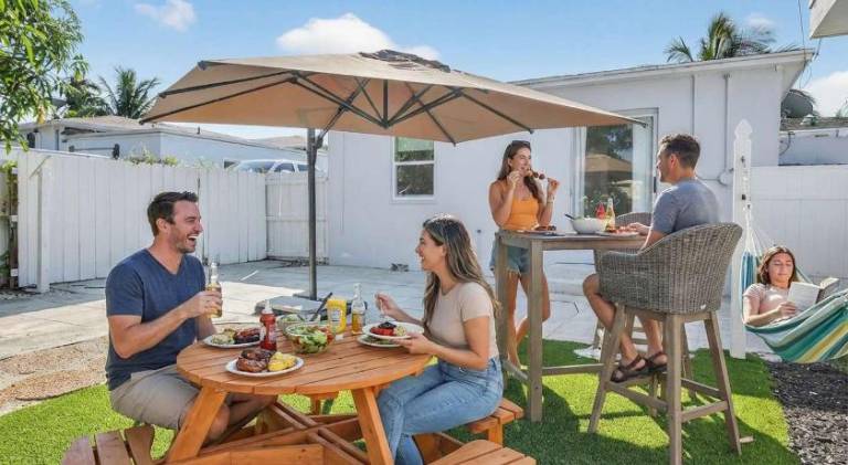 Minutes to Beach Dog Friendly BBQ Patio — photo 4