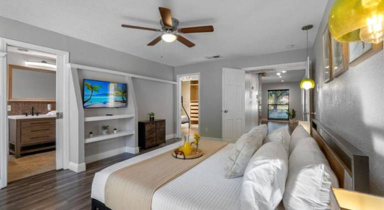 Beautiful vacation home with pool | Pets allowed — photo 2