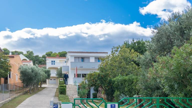 House with garden, barbeque & terrace | Beach view — photo 2