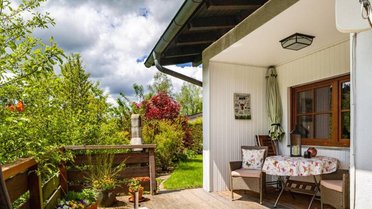 Vacation home with BBQ, terrace & garden | Garden view — photo 2
