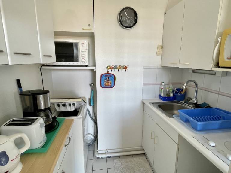 Rental apartment with patio & pool — photo 4