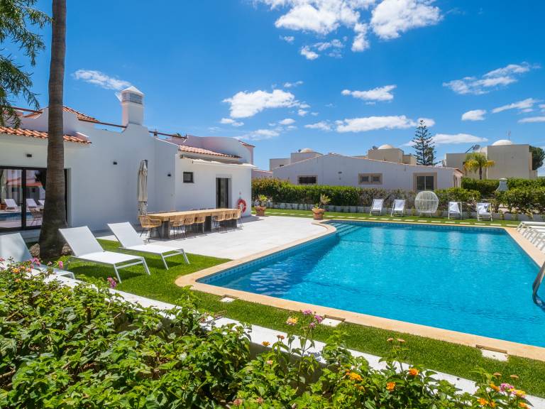 Fully equipped villa with BBQ, private pool & garden | Beach nearby | Pets allowed — photo 2