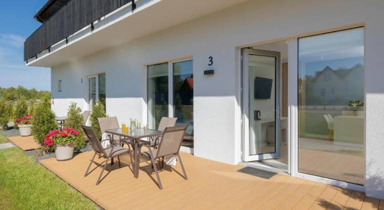 Serviced apartment with pool, grill & hot tub — photo 5