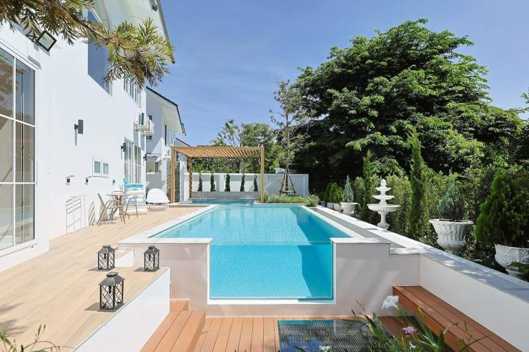 House with pool, terrace & jacuzzi in Chiang Mai