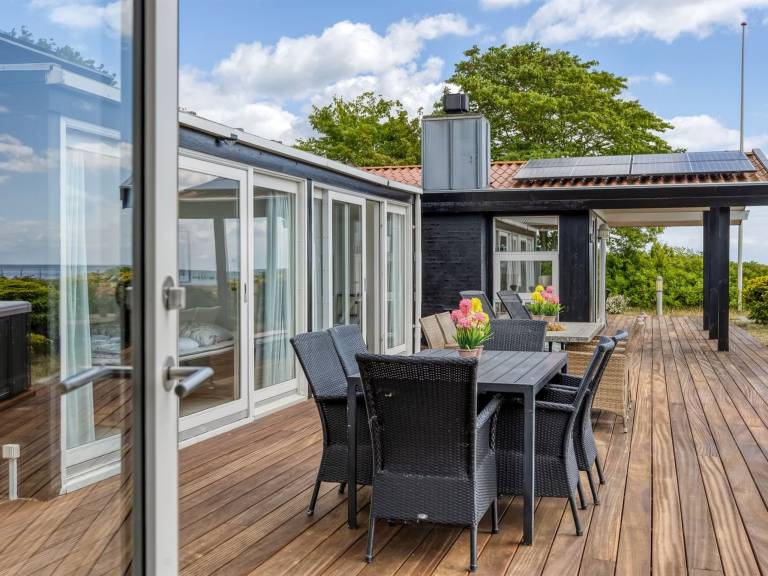 Child-friendly pleasant vacation home with terrace, hot tub & private pool | Sea view | Close to the beach | Pet-friendly — photo 4