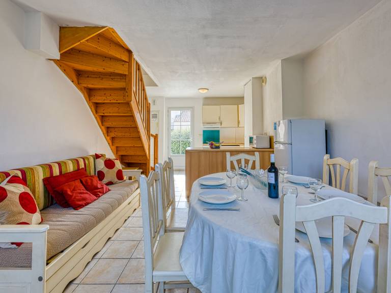 Family-oriented vacation home with patio & garden | Close to the beach | Pets are welcome — photo 3